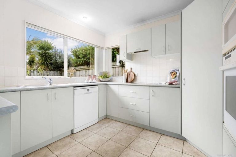 Photo of property in 1/11 Keswick Close, Northpark, Auckland, 2013