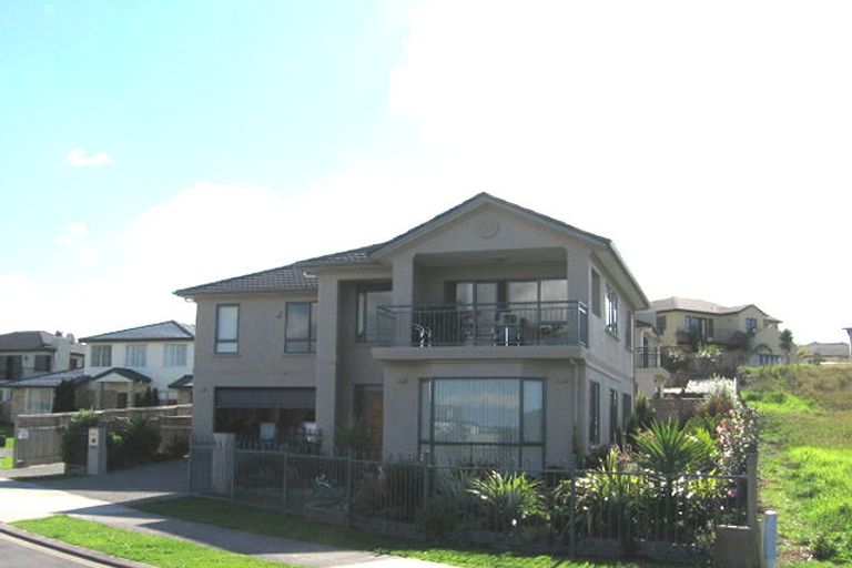 Photo of property in 12b Waikura Drive, Te Atatu Peninsula, Auckland, 0610