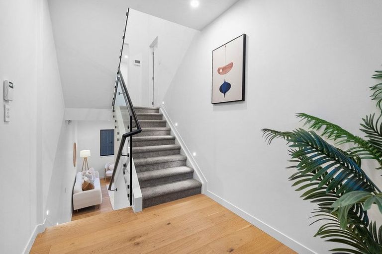 Photo of property in 41d Sunnynook Road, Forrest Hill, Auckland, 0620