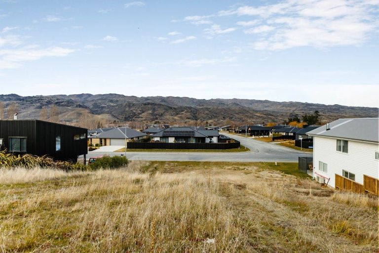 Photo of property in 31 Stratford Drive, Mount Pisa, Cromwell, 9383