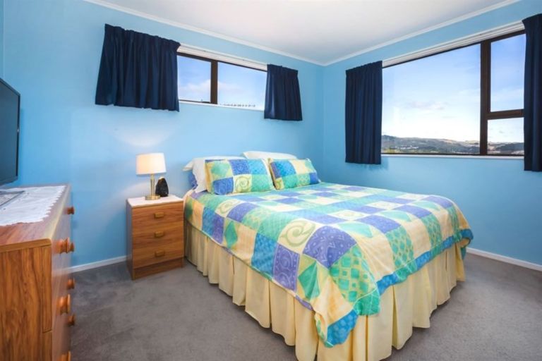 Photo of property in 25 Ordley Grove, Tawa, Wellington, 5028