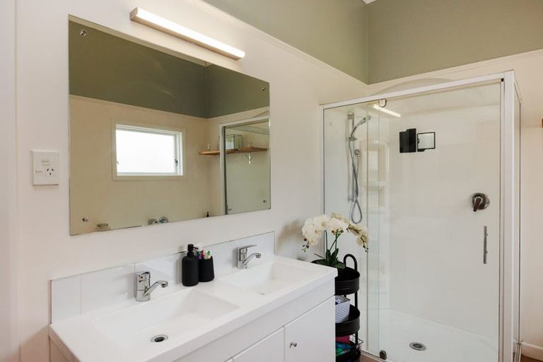 Photo of property in 24 Oxford Street, Hokowhitu, Palmerston North, 4410