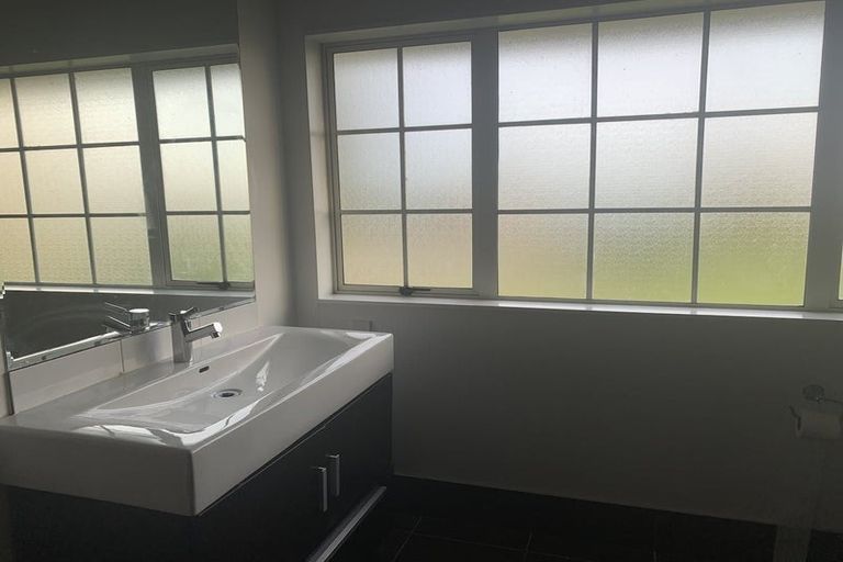 Photo of property in 6 Grace Street North, Sanson, 4817