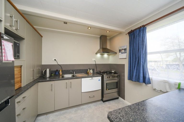 Photo of property in 33 Suzanne Grove, Kelvin Grove, Palmerston North, 4414
