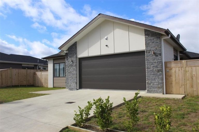 Photo of property in 3 Brumbie Way, Karaka, Papakura, 2113