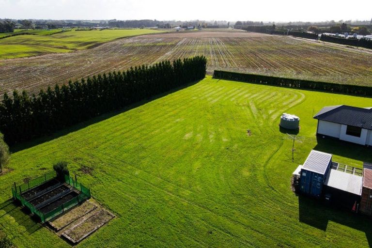 Photo of property in 39 Kairau Road East, Brixton, New Plymouth, 4373