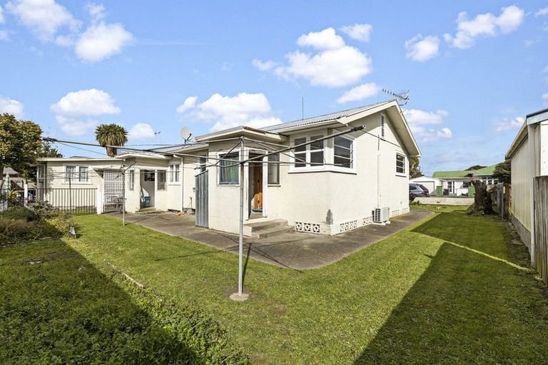 Photo of property in 3/5 Ward Street, Palmerston North, 4410