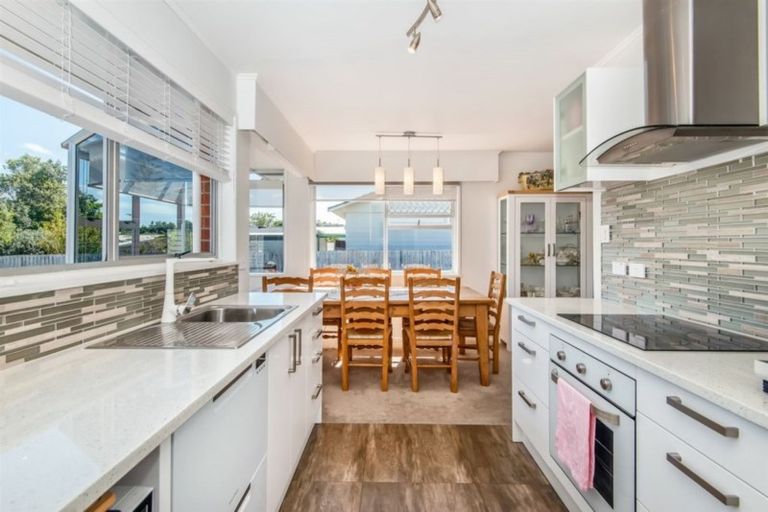 Photo of property in 35 Powrie Street, Glenfield, Auckland, 0629