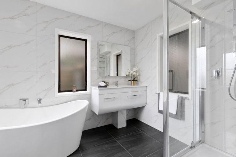 Photo of property in 16 Strabo Place, Windsor Park, Auckland, 0632