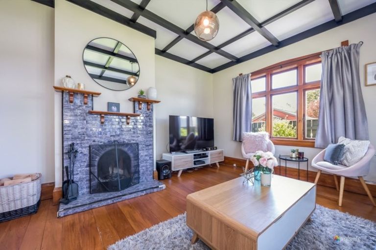 Photo of property in 8 Leighton Avenue, Waiwhetu, Lower Hutt, 5010