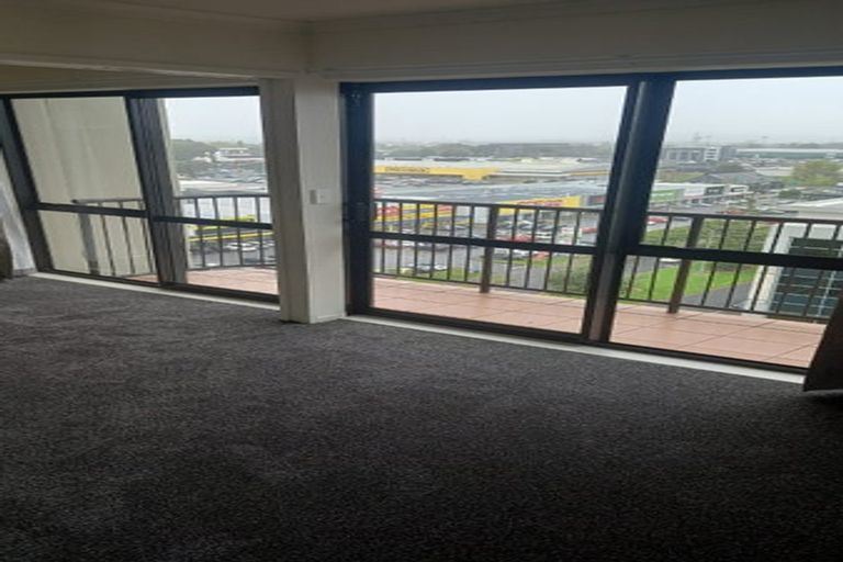 Photo of property in The Rennaissance, 5j/18 Ronwood Avenue, Manukau, Auckland, 2104