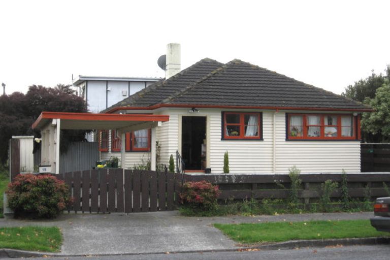 Photo of property in 15 Chapman Crescent, Naenae, Lower Hutt, 5011