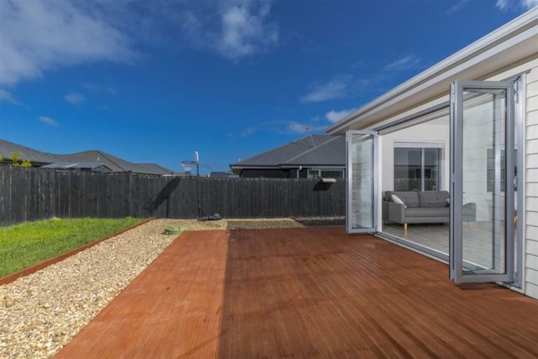 Photo of property in 15 Fruitlands Road, Kumeu, 0810