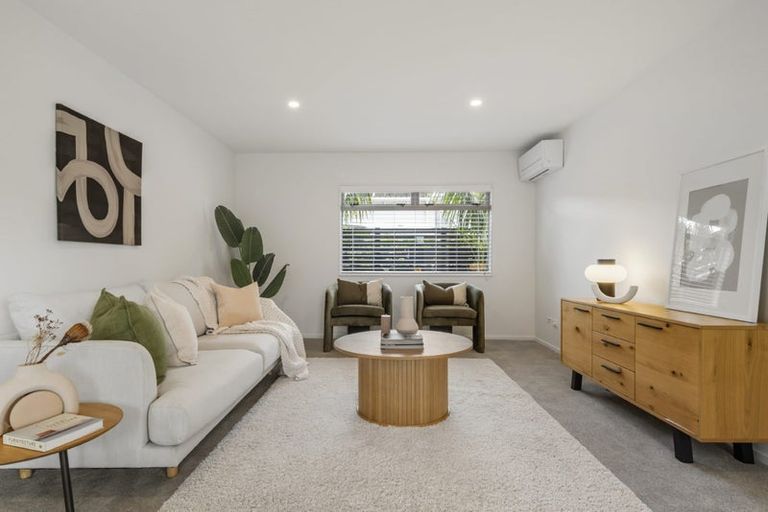 Photo of property in G 01/97 Pupuke Road, Northcote, Auckland, 0627