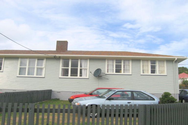 Photo of property in 2 Wharekauri Street, Strathmore Park, Wellington, 6022
