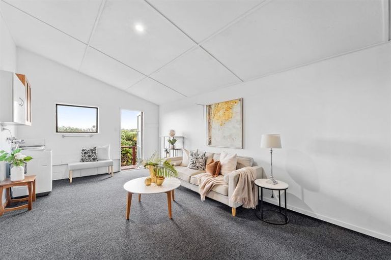 Photo of property in 2/75a Coronation Road, Hillcrest, Auckland, 0627