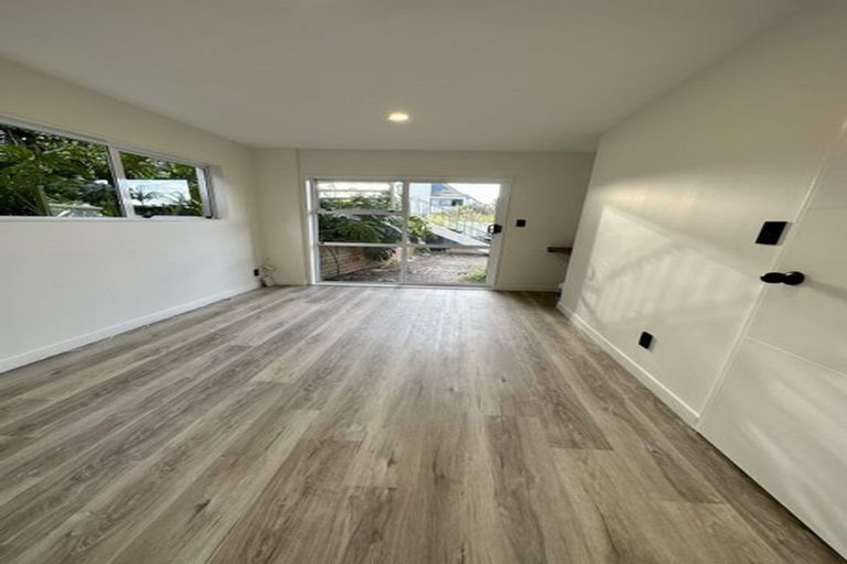 Photo of property in 1/45 Rothesay Bay Road, Rothesay Bay, Auckland, 0630