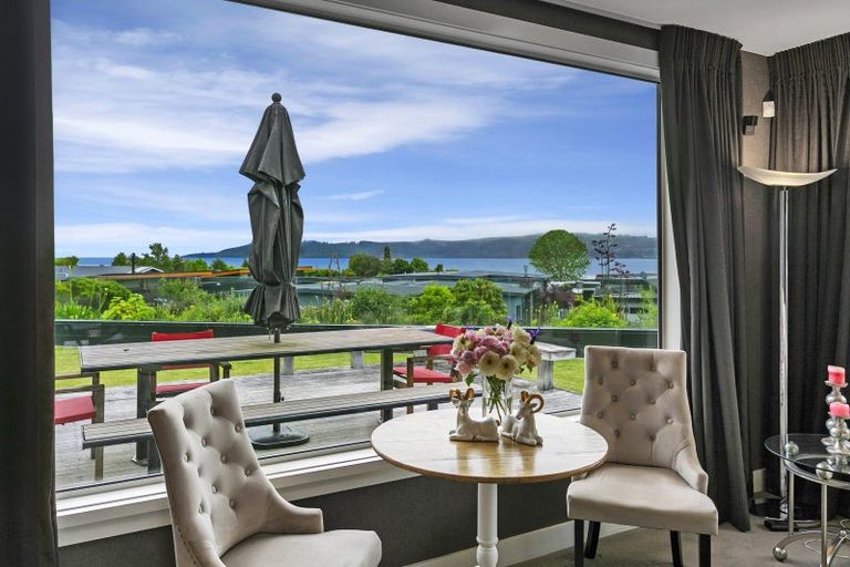 Photo of property in 21 Pukenamu Road, Rainbow Point, Taupo, 3330