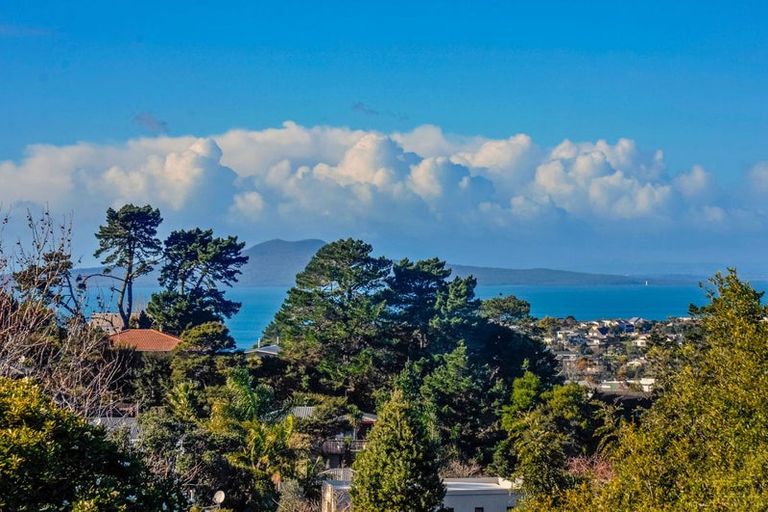 Photo of property in 70 Carlisle Road, Browns Bay, Auckland, 0632