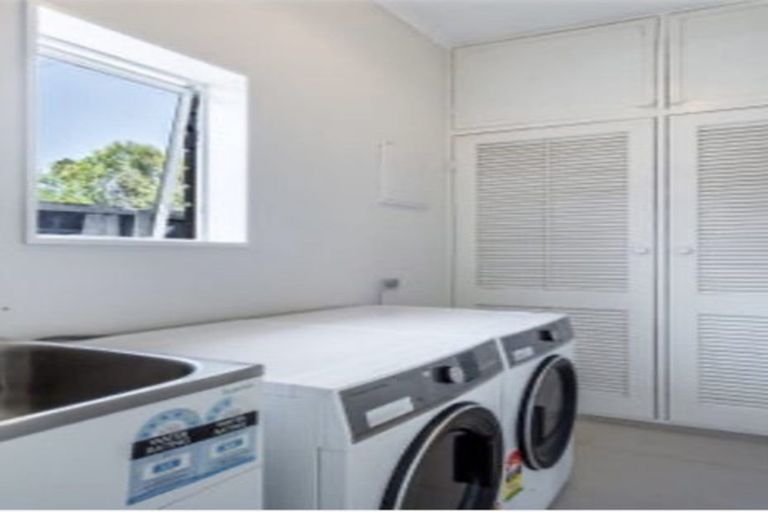 Photo of property in 1/52 Northboro Road, Belmont, Auckland, 0622