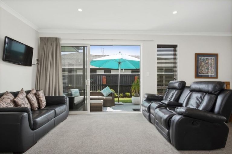 Photo of property in 77 Sandhurst Drive, Papamoa Beach, Papamoa, 3118