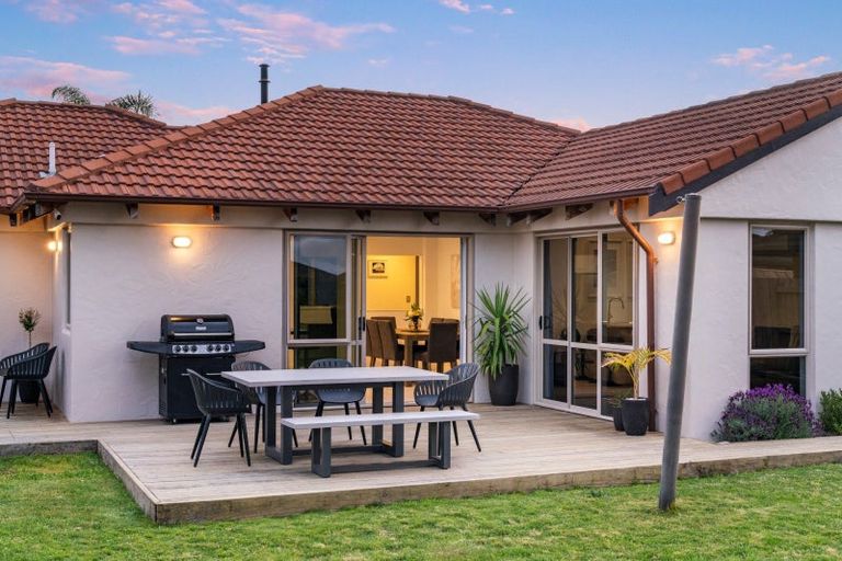 Photo of property in 6 Ohope Place, Papamoa Beach, Papamoa, 3118