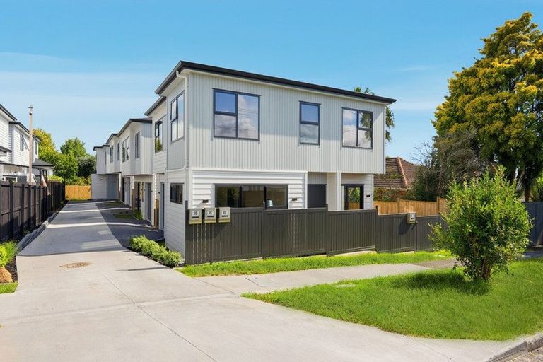 Photo of property in 141a Seabrook Avenue, New Lynn, Auckland, 0600