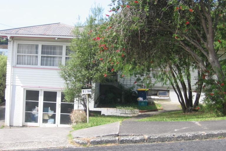 Photo of property in 2/5 Woodall Place, Totara Vale, Auckland, 0627