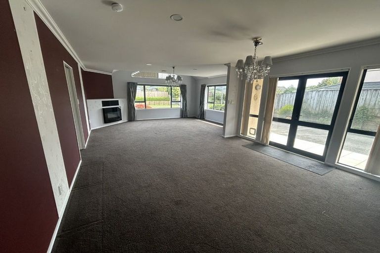 Photo of property in 39 Guildford Drive, Paraparaumu, 5032