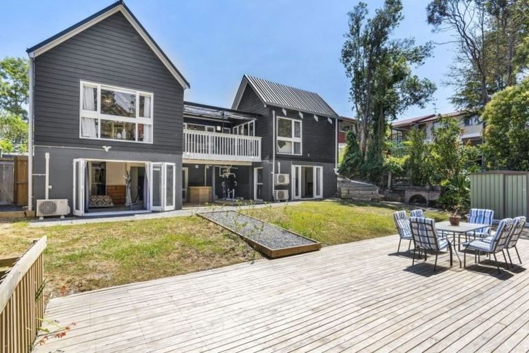 Photo of property in 70 Chelsea View Drive, Chatswood, Auckland, 0626