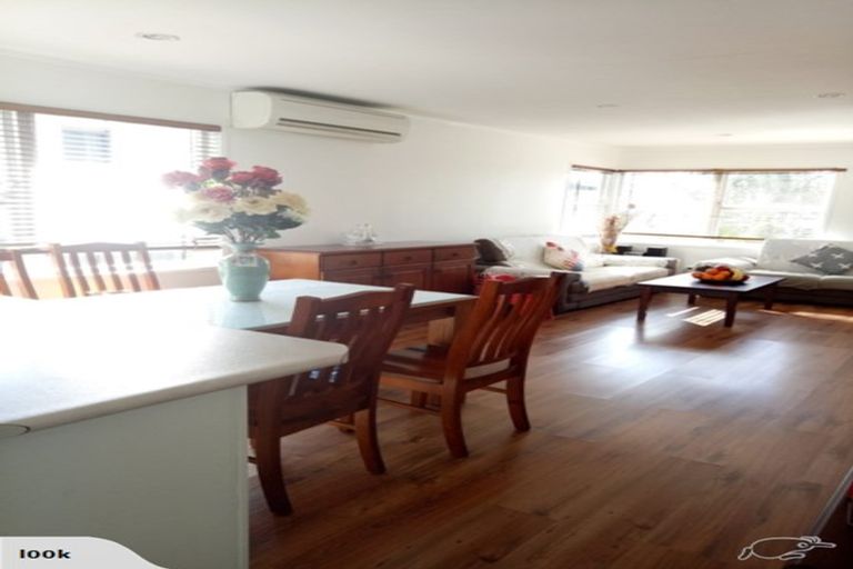 Photo of property in 9 Beaudine Avenue, Glenfield, Auckland, 0629