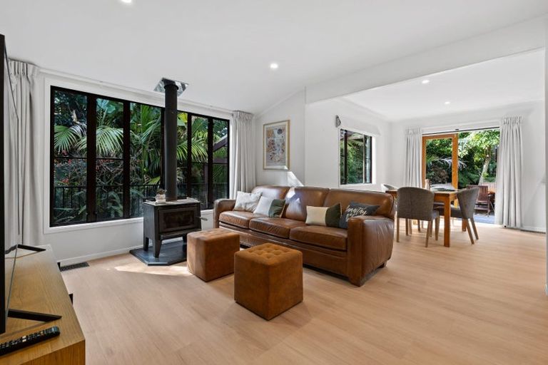 Photo of property in 14b South Lynn Road, Titirangi, Auckland, 0604