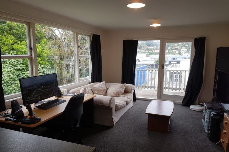 Photo of property in 6d Rewa Terrace, Tawa, Wellington, 5028