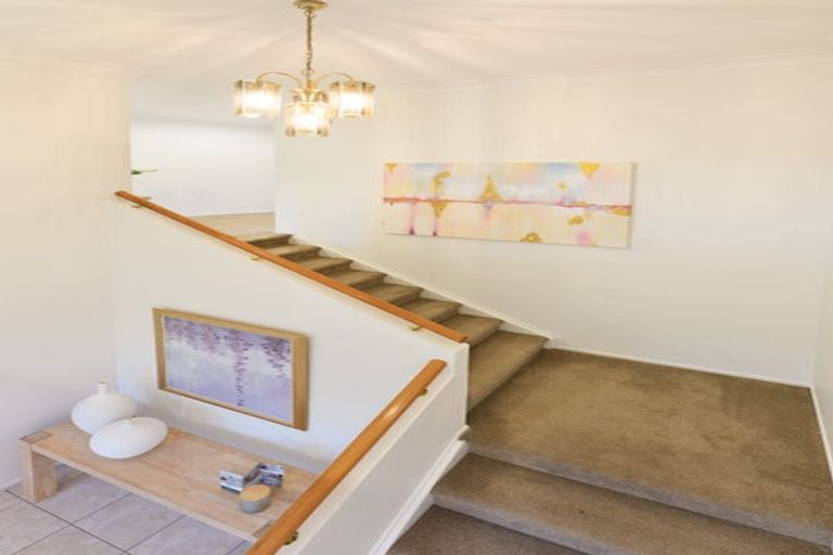 Photo of property in 14 Belleaire Court, West Harbour, Auckland, 0618