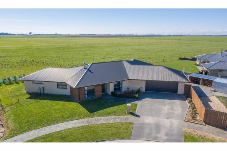 Photo of property in 7 Dundee Close, Darfield, 7510