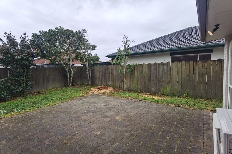 Photo of property in 1/33 Ben Nevis Place, Northpark, Auckland, 2013