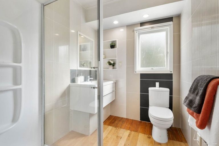 Photo of property in 20a Corunna Road, Milford, Auckland, 0620