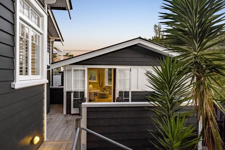 Photo of property in 20 Seabreeze Road, Narrow Neck, Auckland, 0624