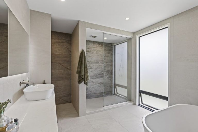 Photo of property in 8 Kowhai Street, Strandon, New Plymouth, 4312