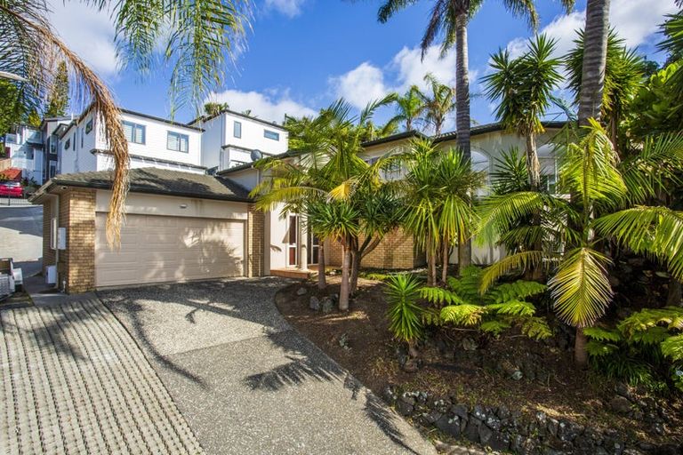 Photo of property in 9 Falstone Lane, Browns Bay, Auckland, 0630