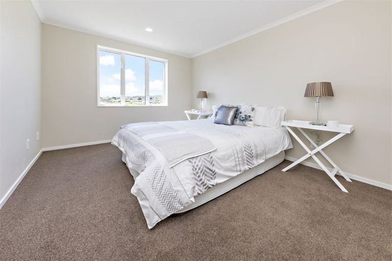 Photo of property in 24 Saddleback Crescent, Papakura, 2110