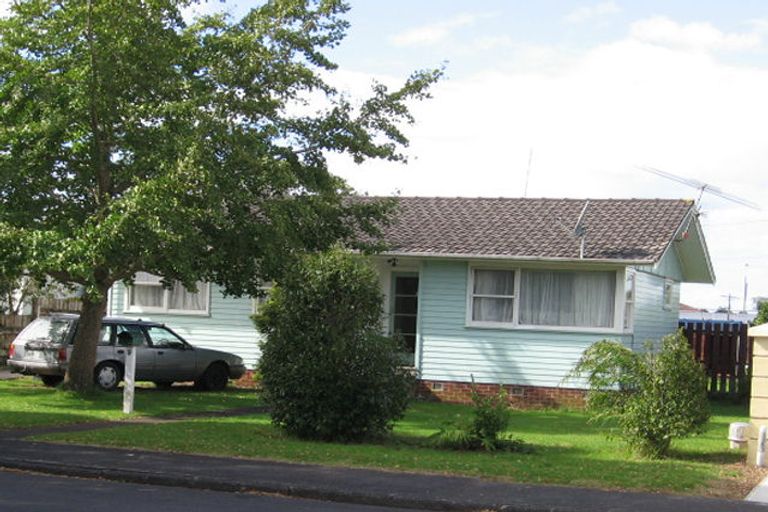 Photo of property in 9 Kaumatua Place, Te Atatu Peninsula, Auckland, 0610