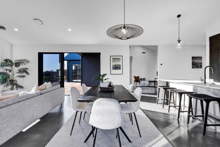 Photo of property in 54 Fernbrook Drive, Hurworth, New Plymouth, 4310