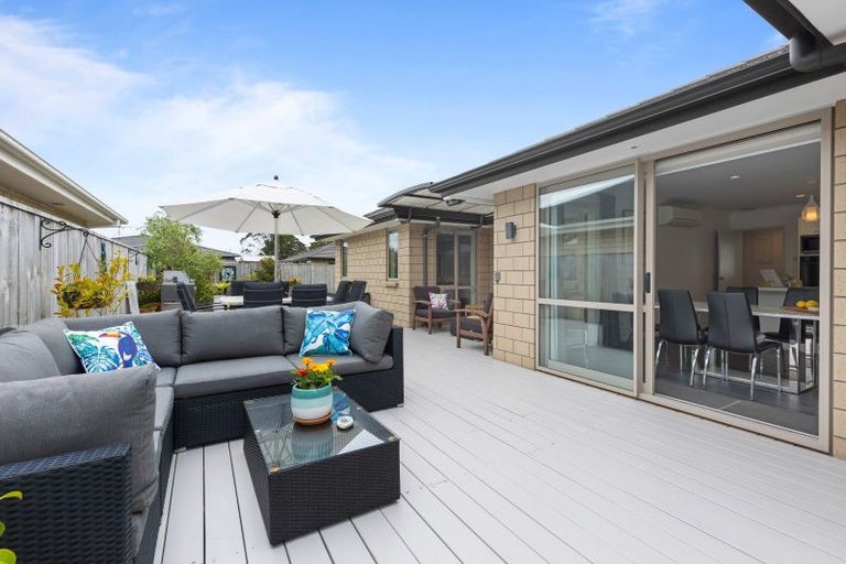 Photo of property in 12 Robert Might Road, Kumeu, 0810