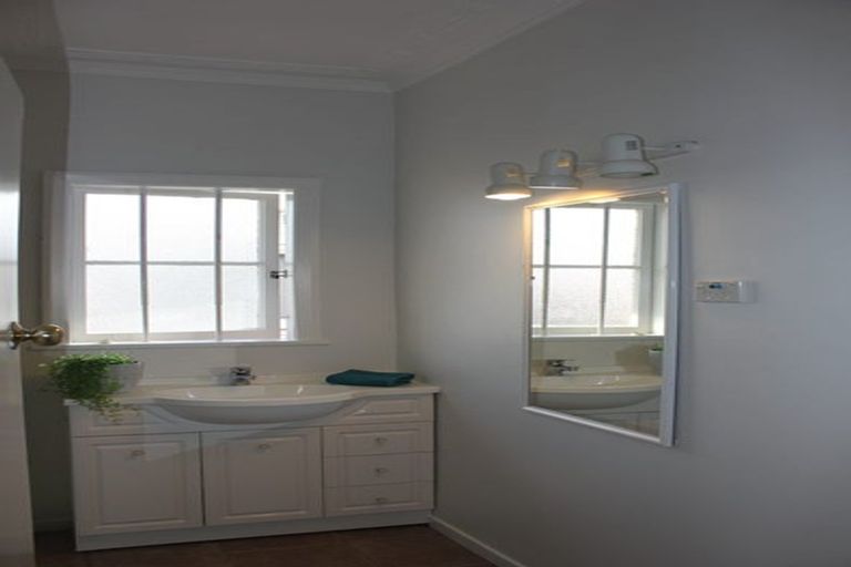 Photo of property in 1/48 Seabrook Avenue, New Lynn, Auckland, 0600