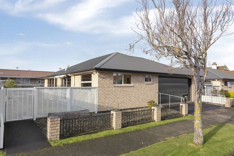 Photo of property in 105 Argyle Street, Mosgiel, 9024