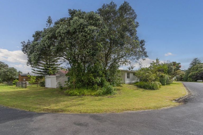 Photo of property in 37a Hardy Place, Cooks Beach, Whitianga, 3591