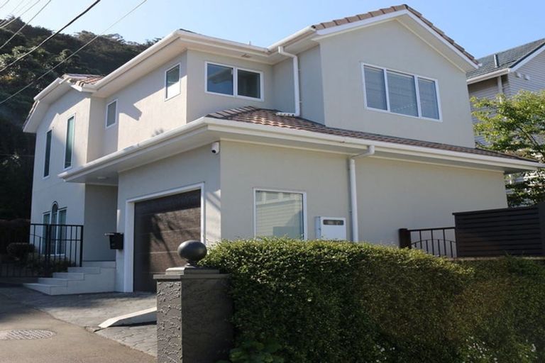 Photo of property in 87 Grant Road, Thorndon, Wellington, 6011