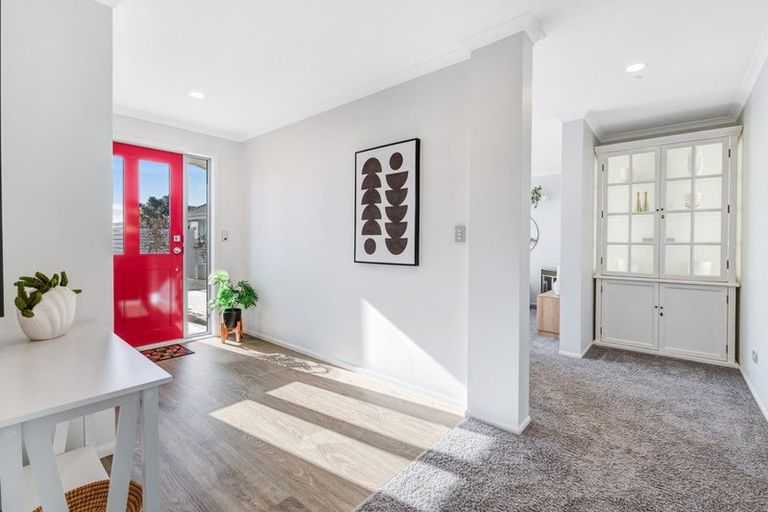 Photo of property in 1/4 Roberts Road, Matakatia, Whangaparaoa, 0930