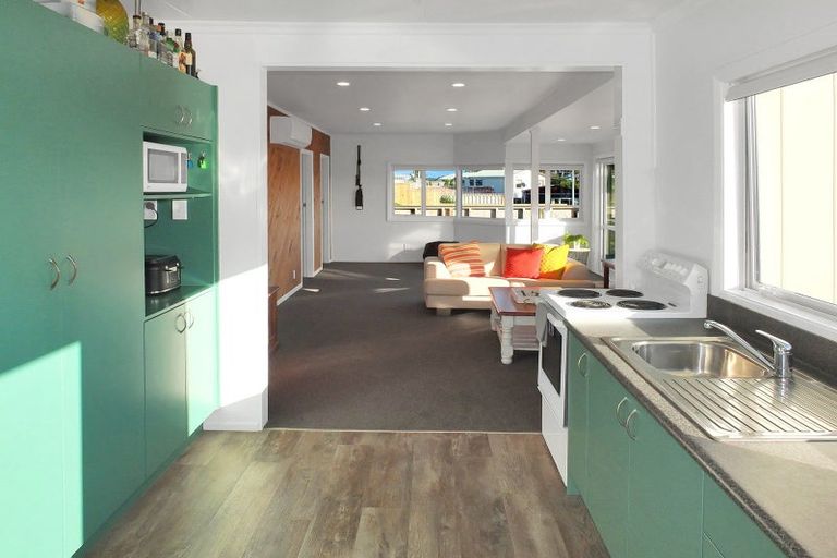 Photo of property in 53 Pratt Avenue, Foxton Beach, Foxton, 4815